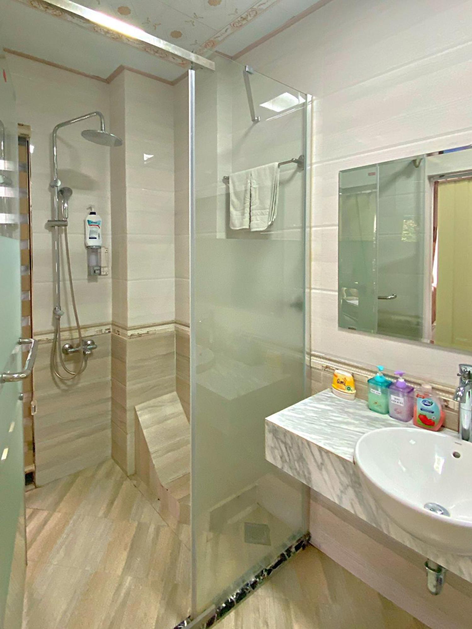 Blue Diamond Hotel Ha Long Esterno foto